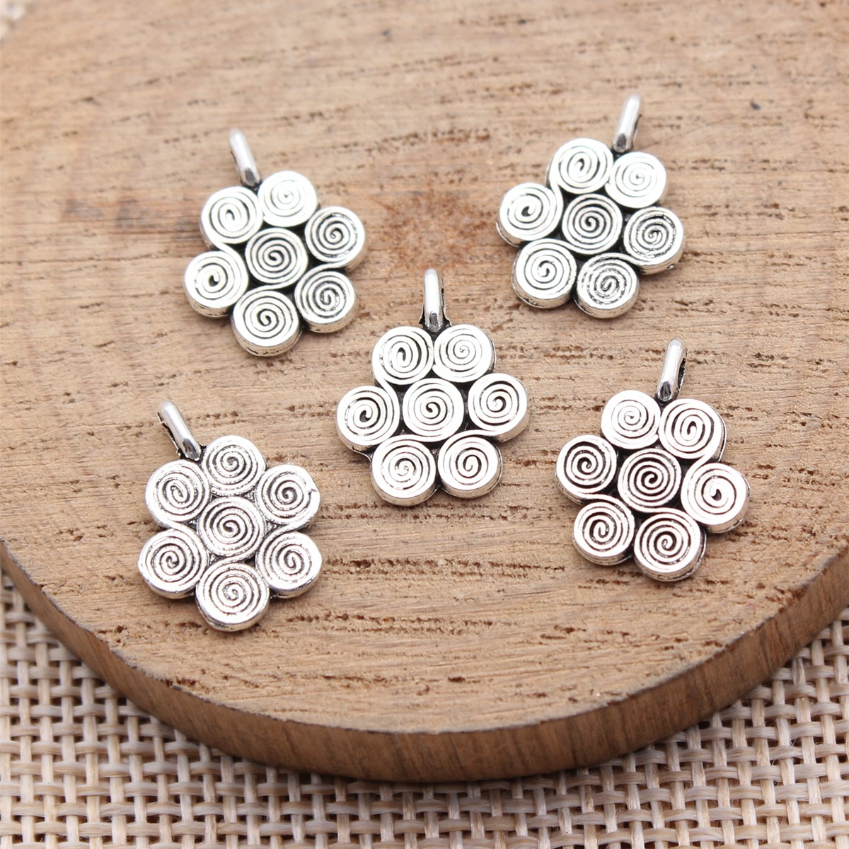 Vintage Fashion Nova - 40pcs 15x12mm(0.59x0.47inch) Antique Silver Color Swirl
