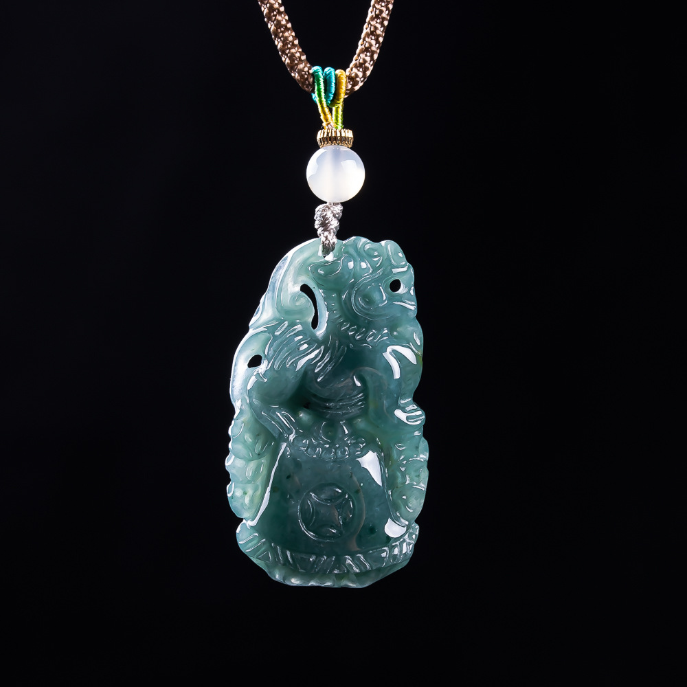 Burmese Jadeite Pixiu Pendant  - Vintage Fashion Designer incelemesi ve fiyatı