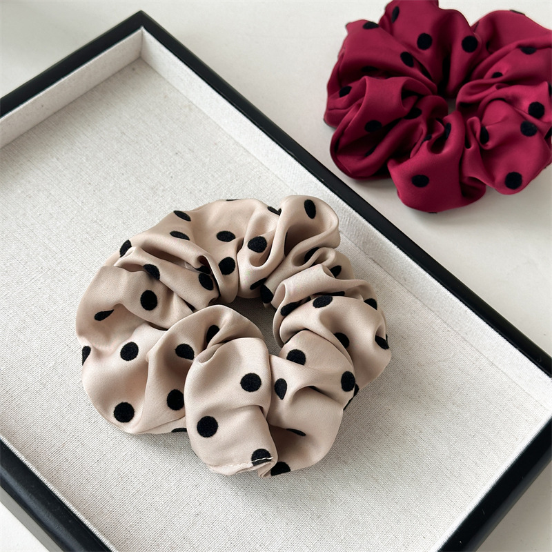 Korean Satin Polka Dot Scrunch - Vintage Fashion Boutique incelemesi ve fiyatı